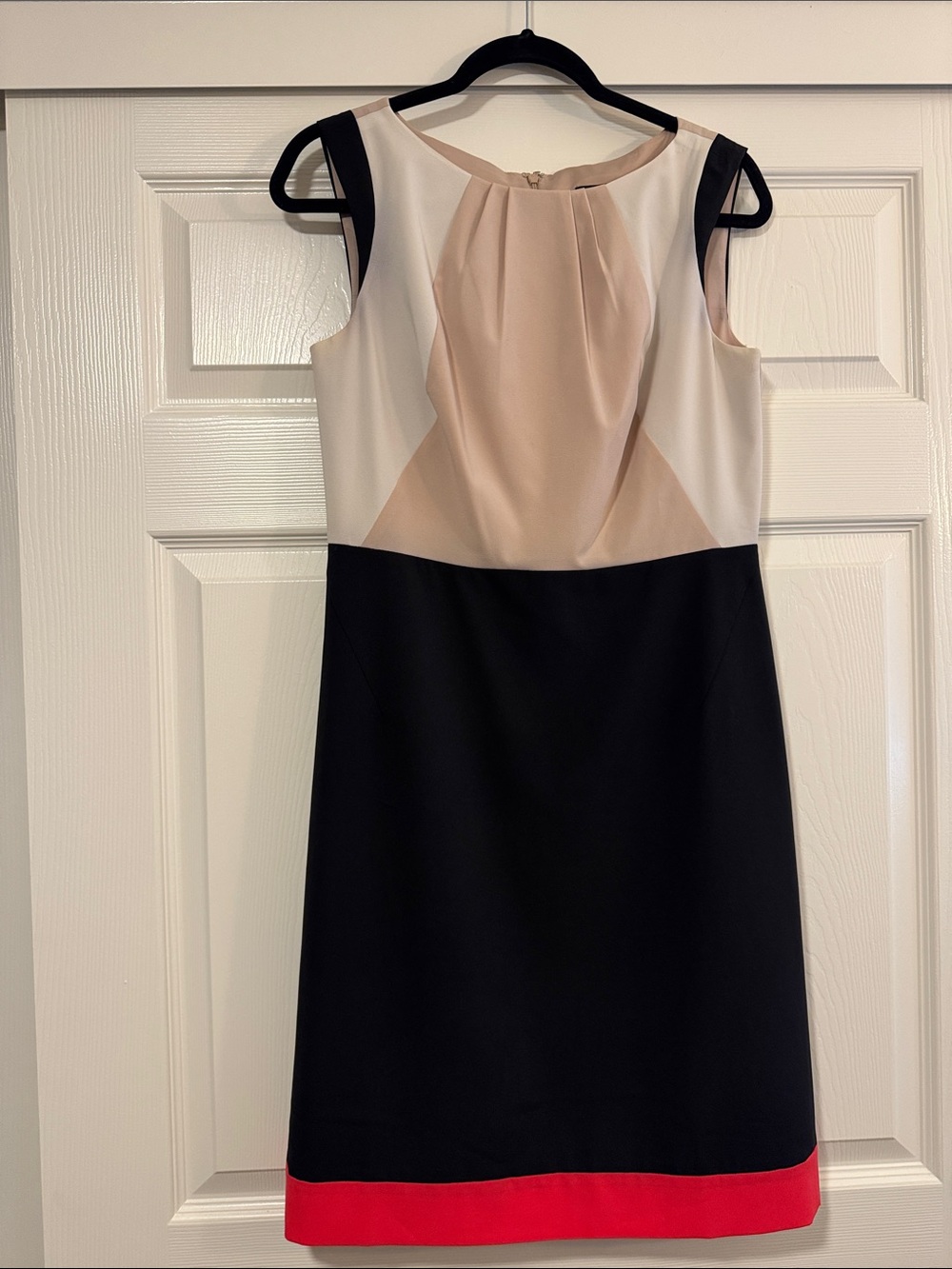 Ann Taylor Sleeveless Colorblock Sheath Dress in Black, Beige & Red